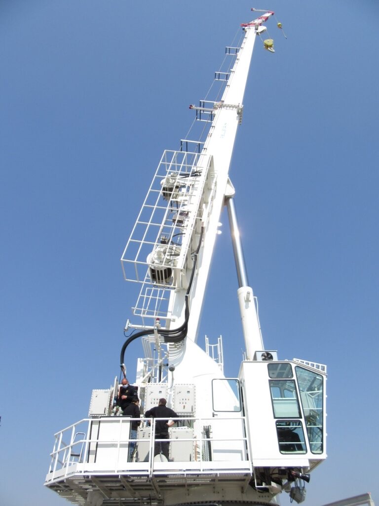 PELLEGRINI OFFSHORE STIFF BOOM CRANE FOR SALE – 40 TON MAX. SWL – MACHINE IN NEW