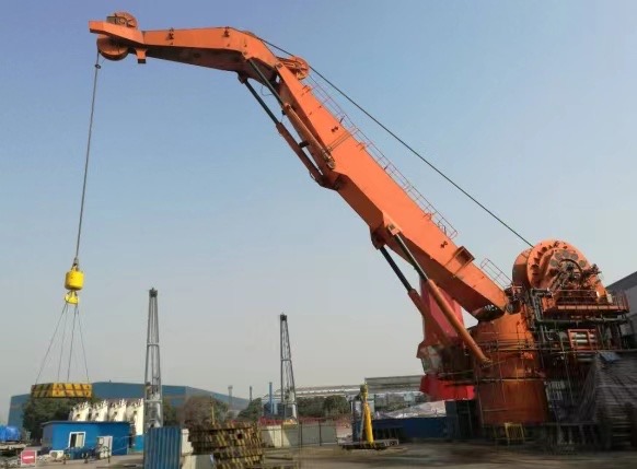 200 TON AHC KNUCKLEBOOM CRANE FOR SALE YEAR OF MANUFACTURE: 2016