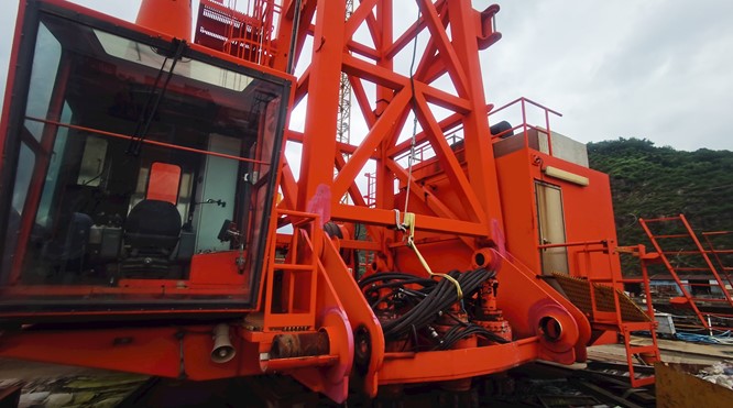 250 tons Seatrax crane for sale